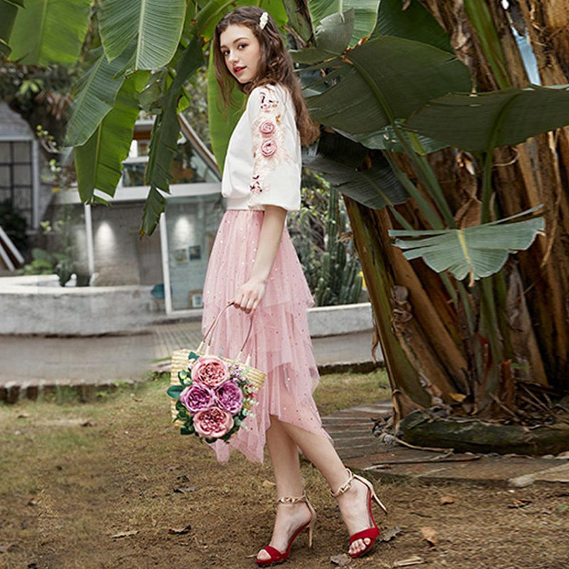 Traje de falda para primavera, una falda con un sudadero